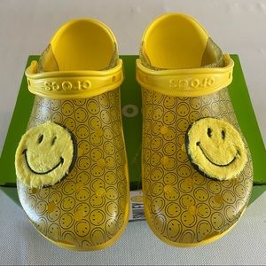 Crocs Classic Translucent Smiley Clog Fuzzy Yellow Patch Women 9